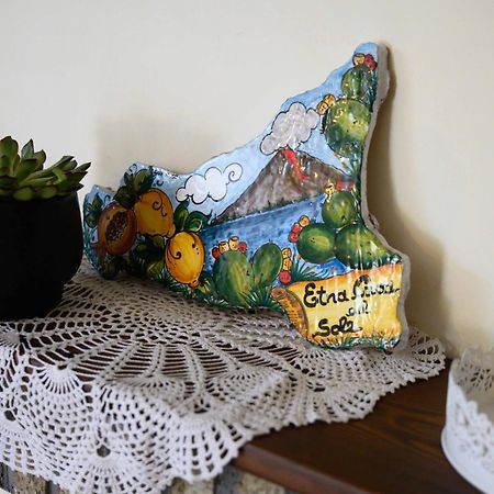 Etna Casa Del Sole Bed & Breakfast นีโกโลซี ภายนอก รูปภาพ
