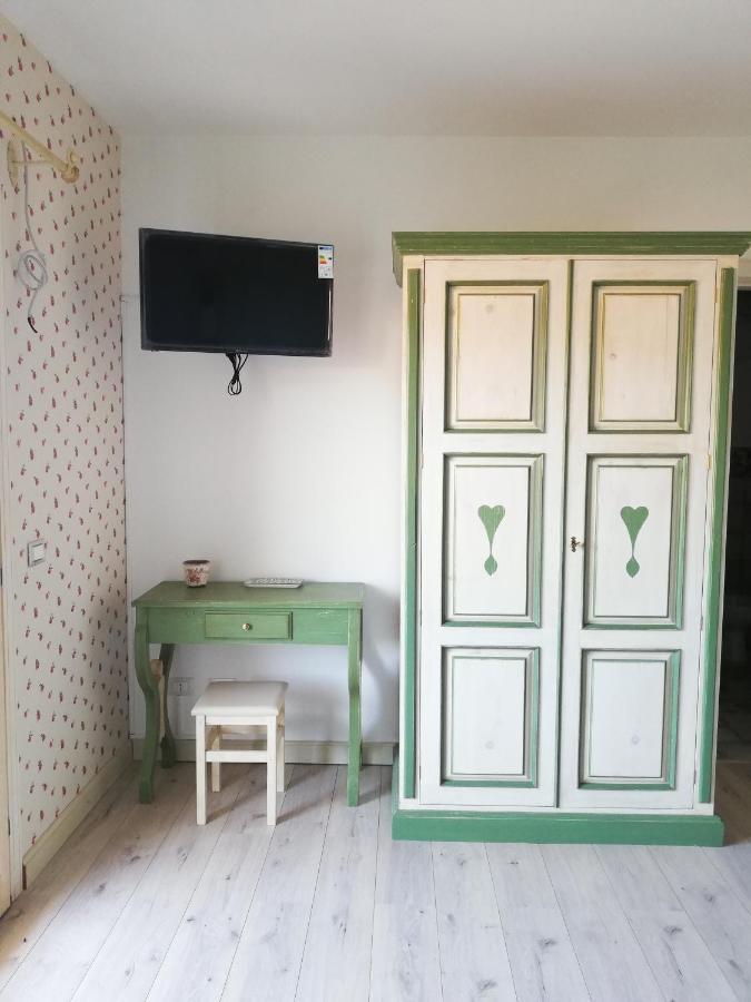 Etna Casa Del Sole Bed & Breakfast นีโกโลซี ภายนอก รูปภาพ