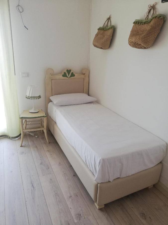 Etna Casa Del Sole Bed & Breakfast นีโกโลซี ภายนอก รูปภาพ
